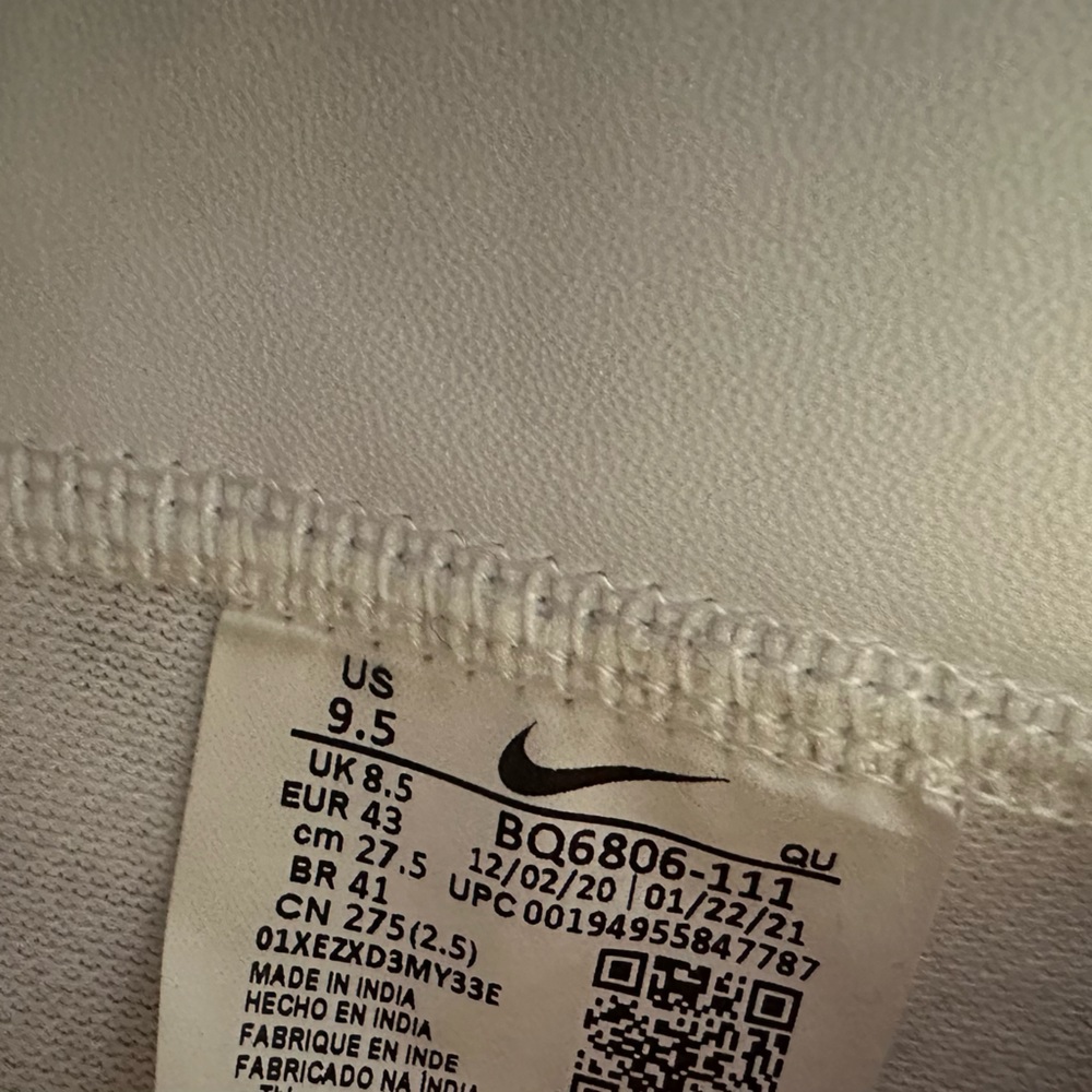 Nike - Picture 3 of 3